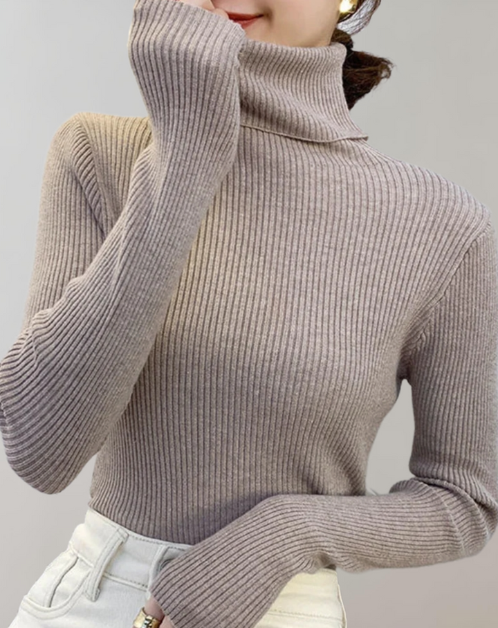 Amber - Lässiger, schmal geschnittener Pullover mit Rollkragen und in Uni-Farbe